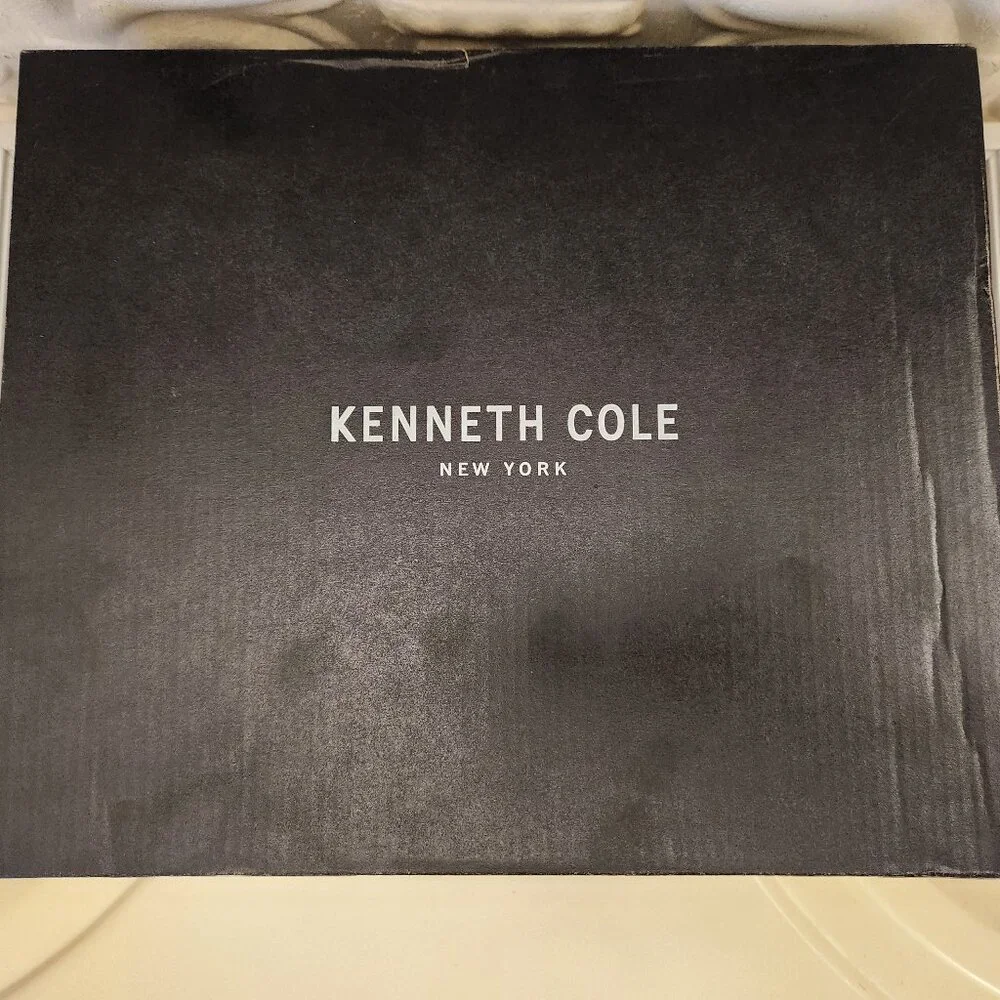 Kenneth Cole New York Allen Platform Sandals. NIB. Size 5.5. Black/Silver